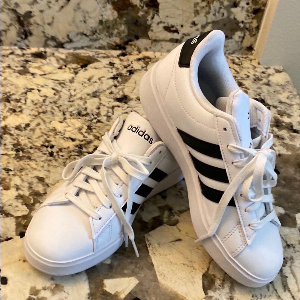 Adidas Classic White and Black Sneakers Grand Court 2.0